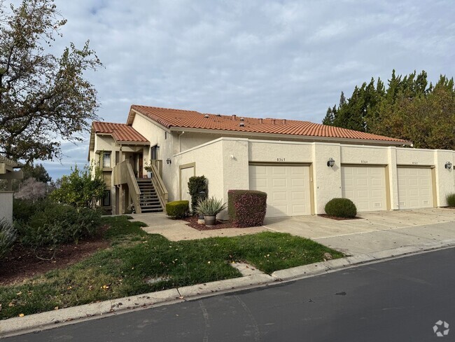 Building Photo - Large home in The Villages