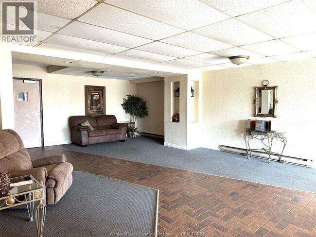 Photo - 2565 Lauzon Rd Unit 211