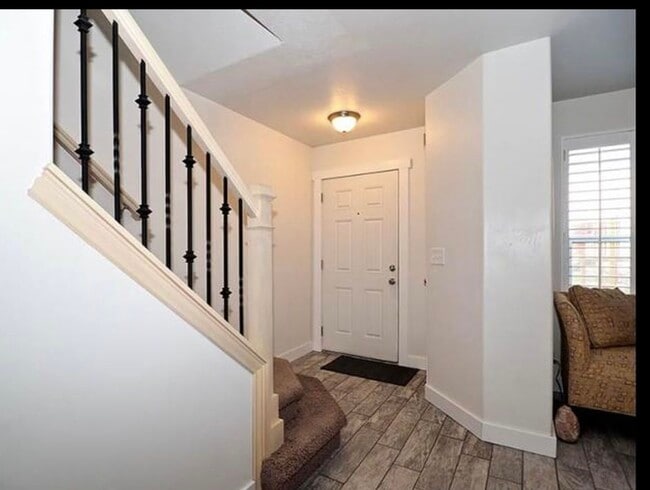 Photo - 181 W Carrick Dr
