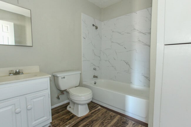 Photo - 1406 Goliad St