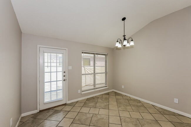 Photo - 5909 Northfield Dr