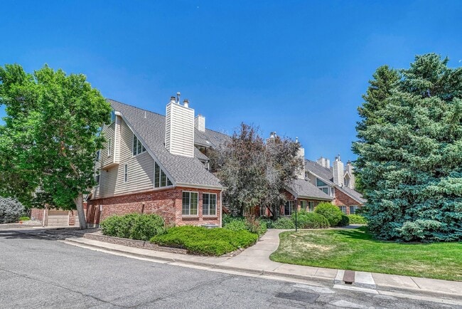 Building Photo - 1Bed/1Bath/1 Den + 1Attached Garage Townho... Unit A Rental