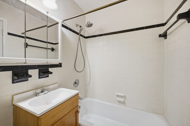 Photo - The Greenbrier Apartments