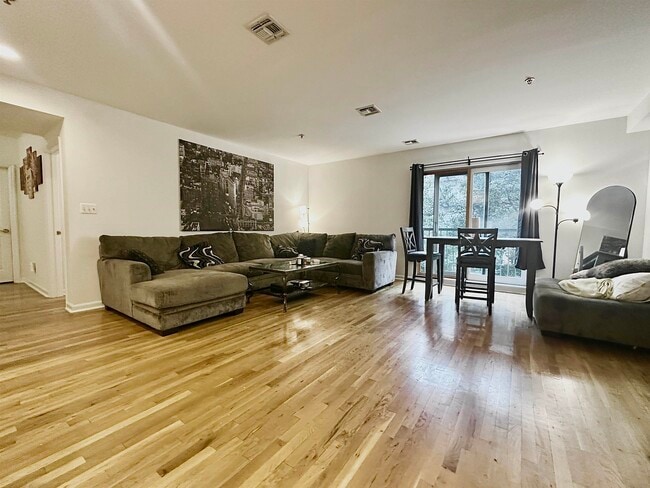 Building Photo - 536 Grand St Unit 201 Rental