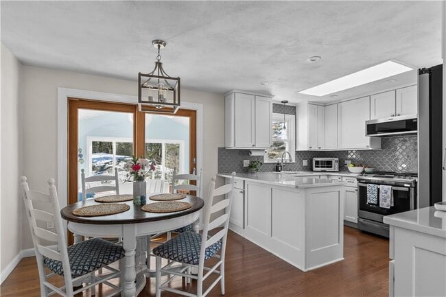 Photo - 60 Knollwood Cir