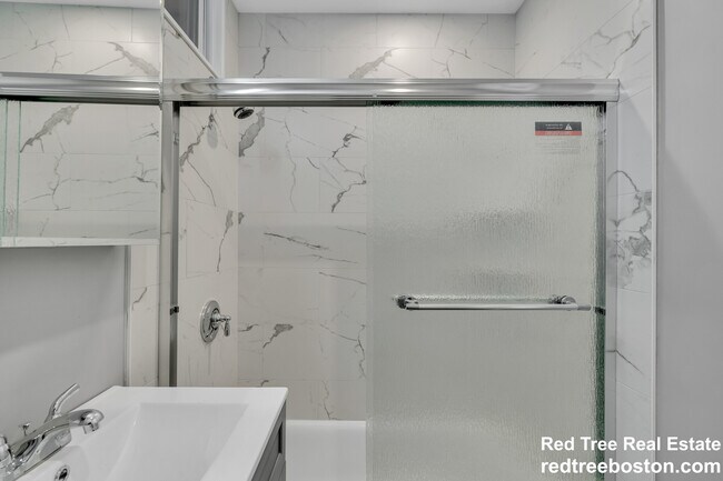 Photo - 142 Sutherland Rd Unit 2