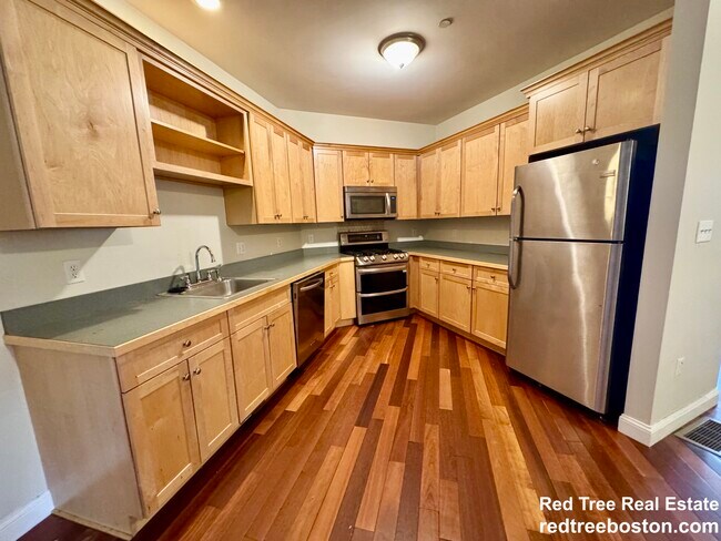 Photo - 81 Westminster Ave Unit B