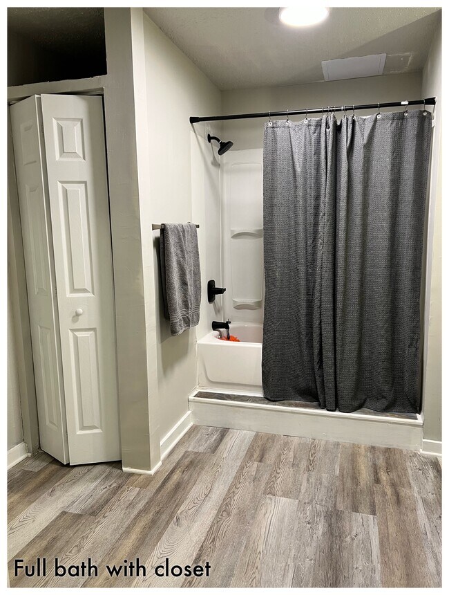 Photo - 1001 Main St