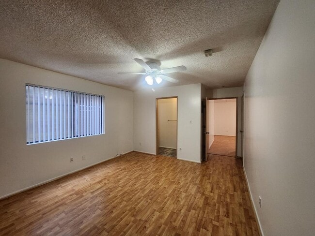 Photo - 2480 Montrose Ave Unidad 7