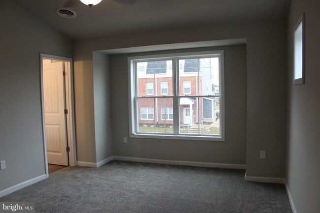 Photo - 642 N College St