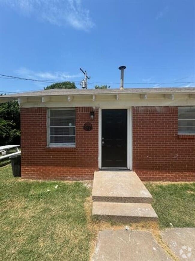 Building Photo - 2825 1/2 SW 33rd St Rental
