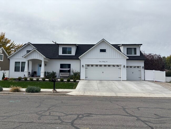 Building Photo - 332 S 160 W