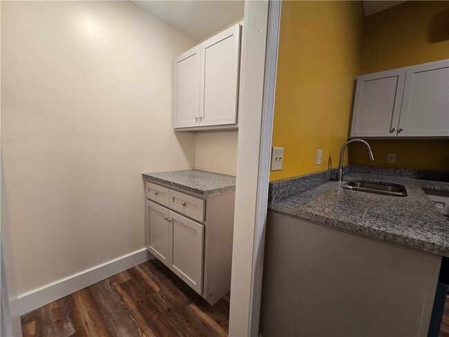 Photo - 27 E Main St