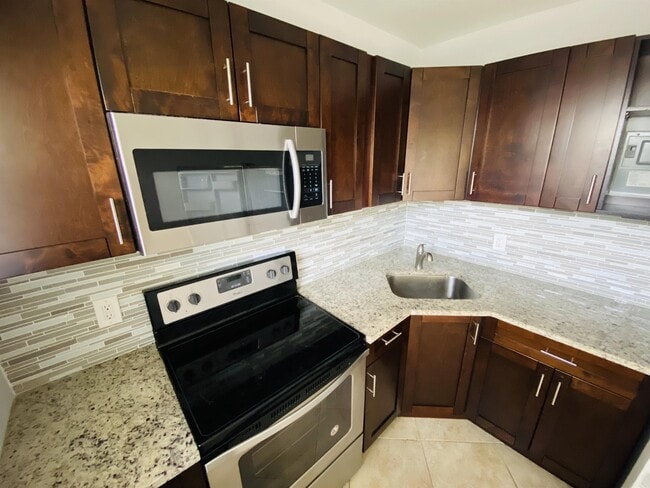 214 SW 15th St Unit 2