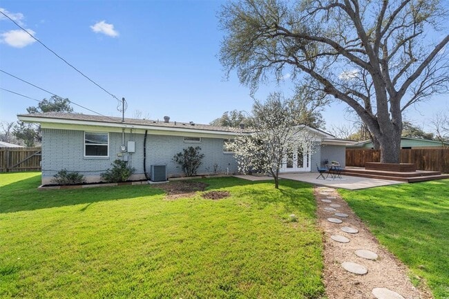 Photo - 808 Salem Ln
