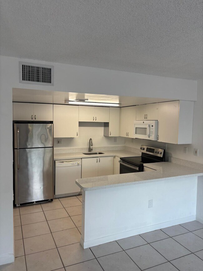 Photo - 2575 NE 192nd St Unidad 2575 NE 192 St