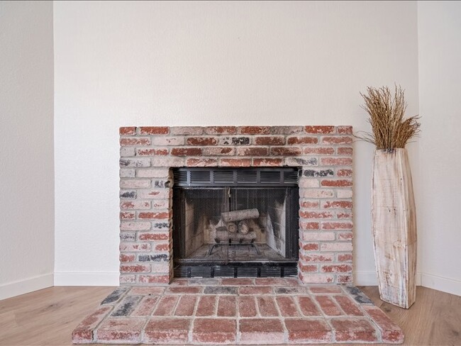 Photo - 843 Falcon Way