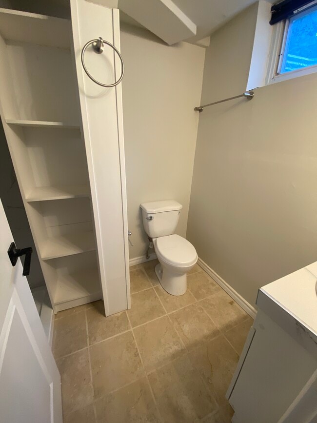 Building Photo - 9914 Bellamy Hl NW Unit 101