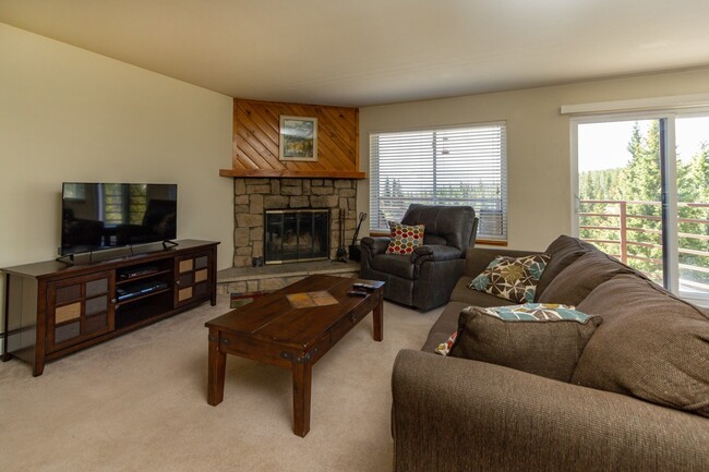 Building Photo - Buffalo Ridge Condos-All Utilities, Clubhouse, Wifi, Bus Route & Views