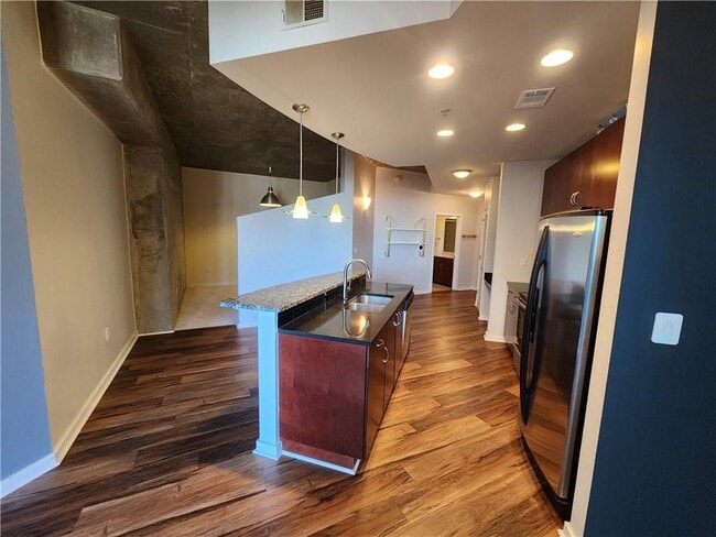 Photo - 400 W Peachtree St NW Unidad 1614