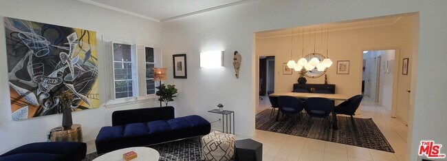 137 N Sycamore Ave Unit 2