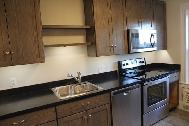 Photo - 84 Hathorne St Unit 1 rear