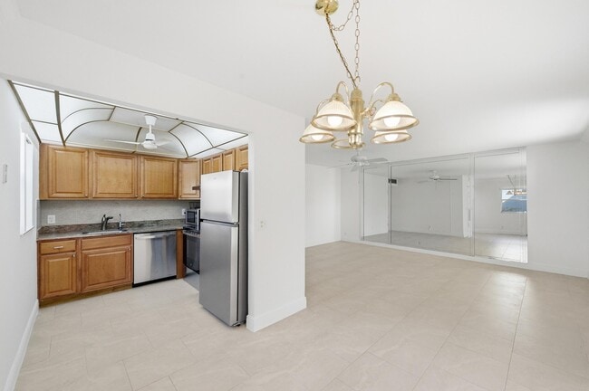 Building Photo - 452 Brittany Dr