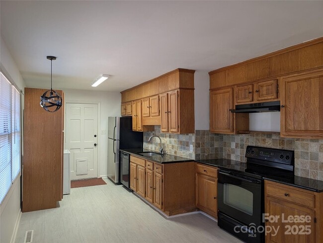 Photo - 20114 Washam St