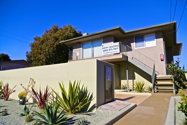 Building Photo - 6696 Del Playa Dr Unit A