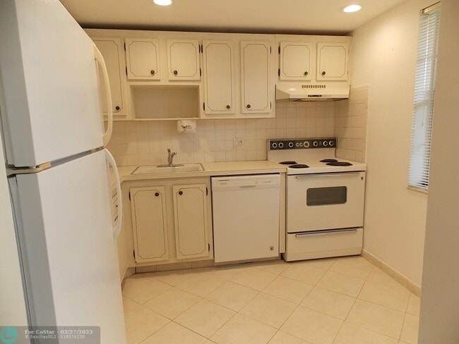 Photo - 1050 Country Club Dr Condo Unit 106