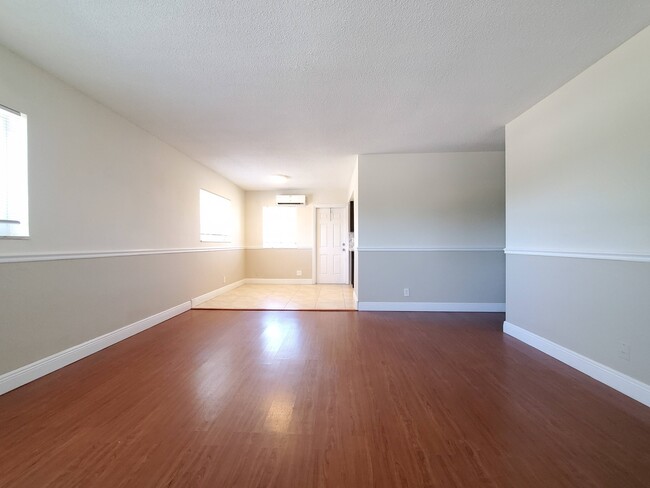 Living Room - Lincoln Apartments, LLC