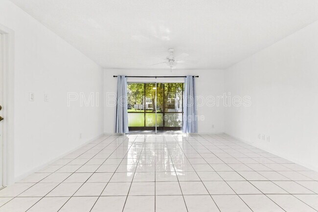 Photo - 345 W Laurel Dr