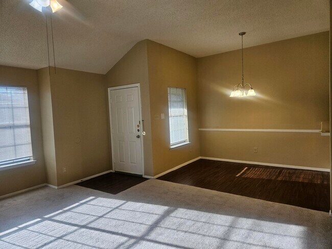 Photo - 2257 Millstone Dr Unidad 56