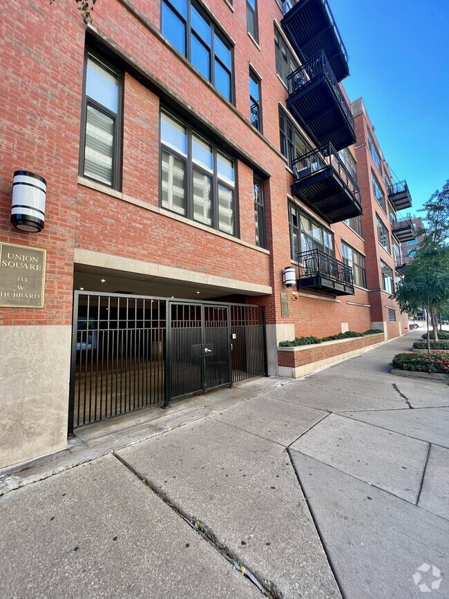 Building Photo - 333 W Hubbard St Unit 4A Rental