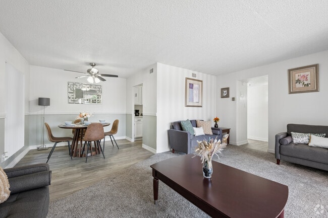 1BR, 1BA - 720SF - Living Room