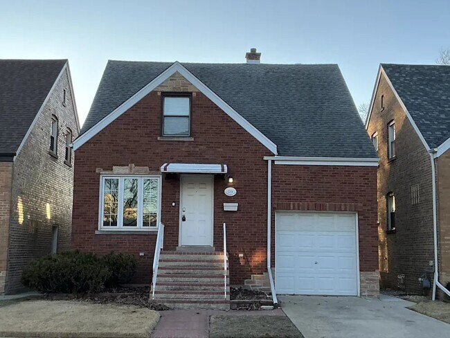 Building Photo - 2255 14th Ave