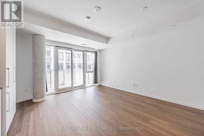 Photo - 689 The Queensway Unit 305