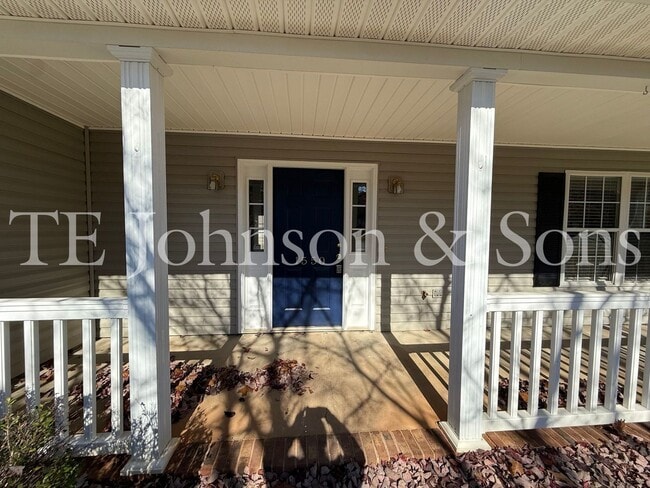 Photo - Spacious 4 Bedroom Home with Modern Comforts in Kernersville