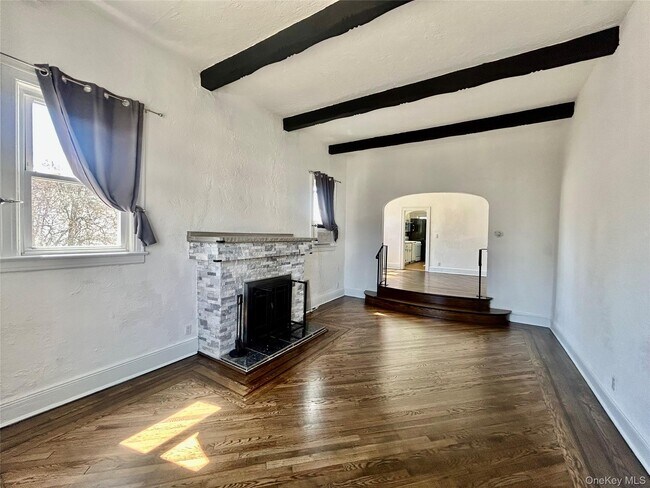 105 Mitchell Ave Unit UPPER