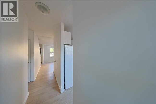 Photo - 834 Exmouth St