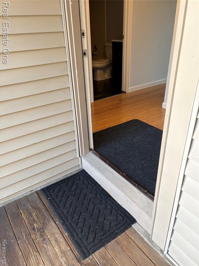 Photo - 2830 Davison Ave