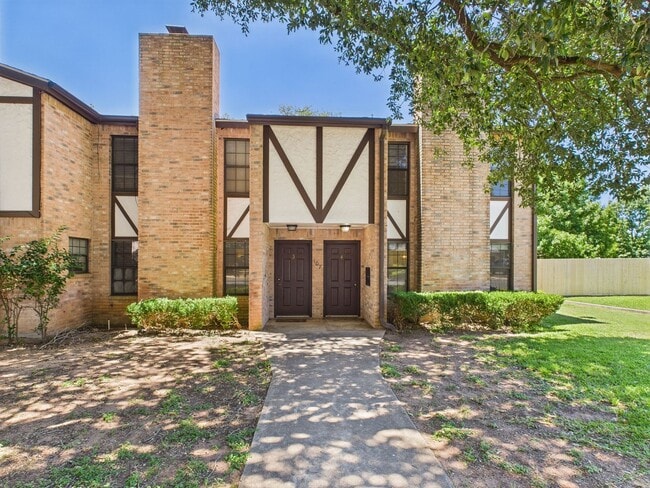 Building Photo - 107 Frederick Rd Unit 3