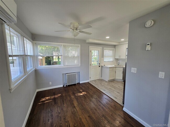 Photo - 754 Park Ln S
