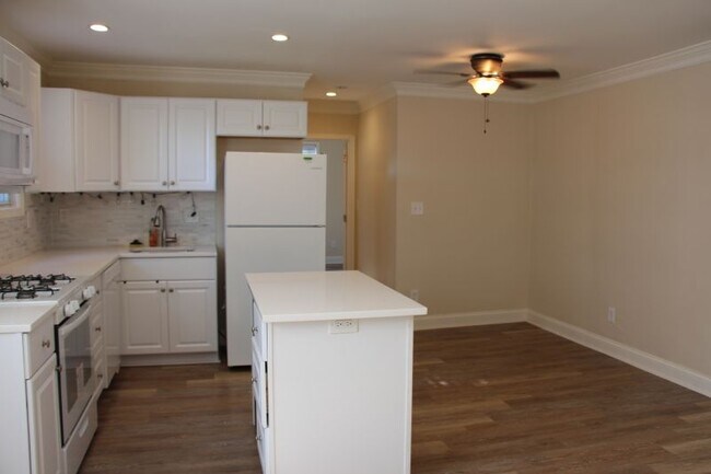 Photo - 726 N Nelson St