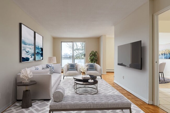 Photo - 45 Caroline St N