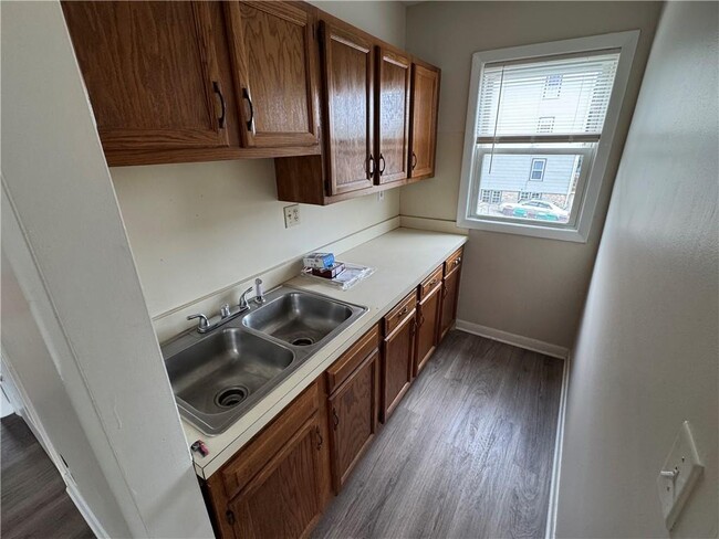 Photo - 107 Mt St Charles Ave Unidad 2