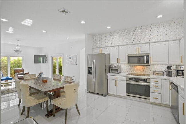 Photo - 833 SW 17th St