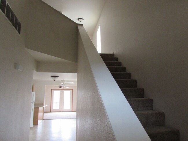 Photo - 7616-MF2-E4 Unit A