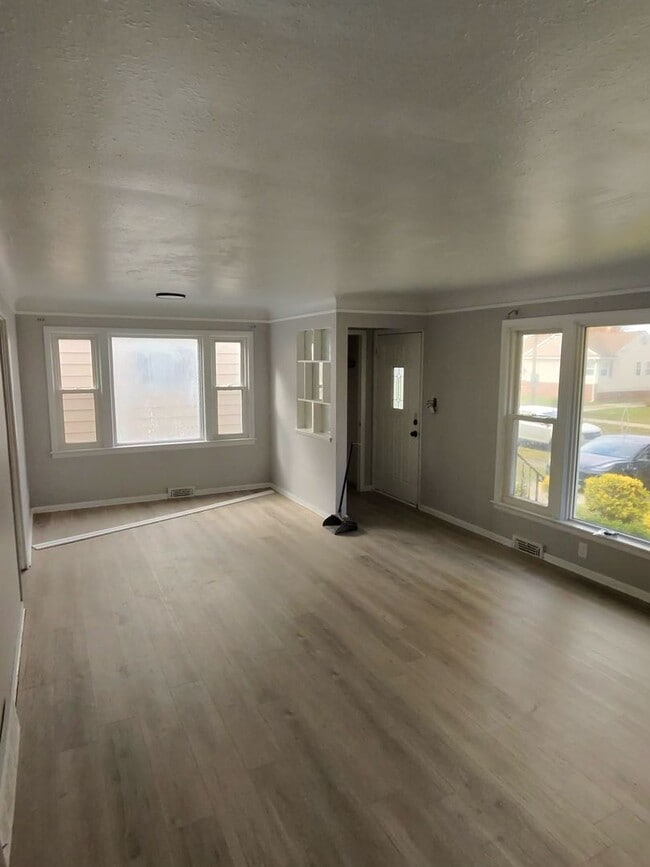 Photo - 3 bed 1 bath newly renovated