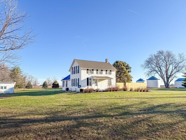 Building Photo - 3 bedroom, 2 bathroom Quiet Retreat With Scenic Views-Mansfield, Illinois